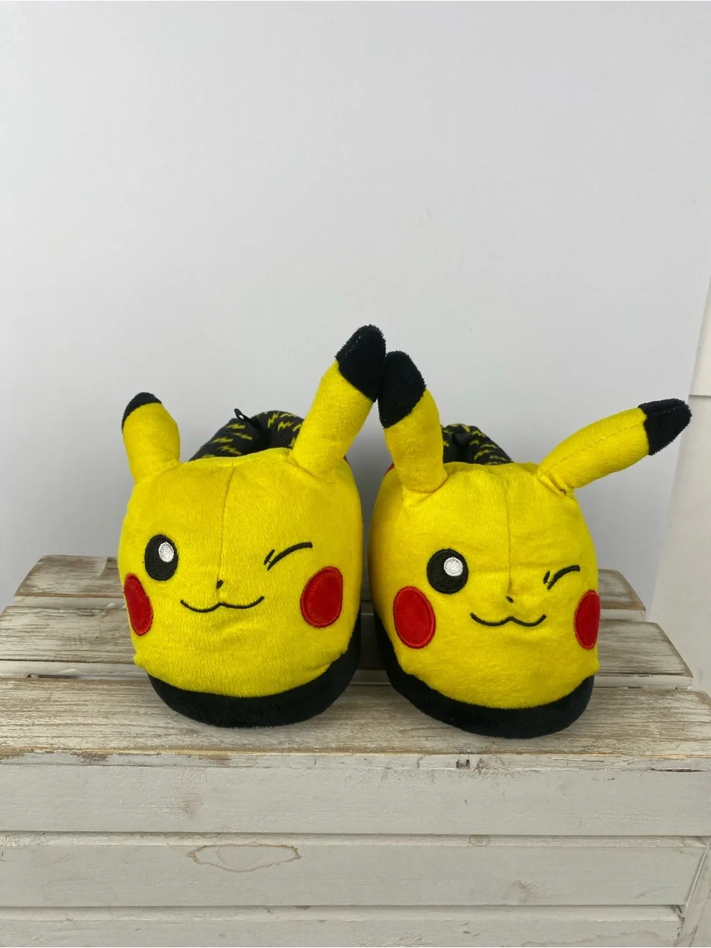 Pokemon Pikachu yellow 3D plush slippers kids size 9/10